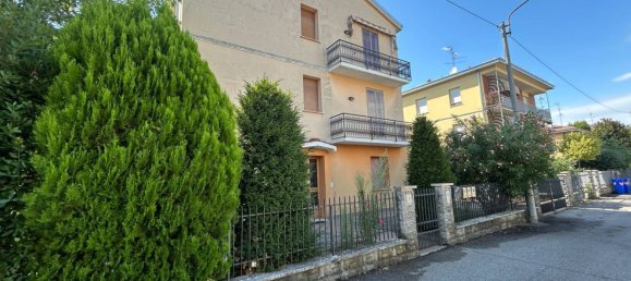 5-salle Appartement à Mirandola, Italy No. 271731 2