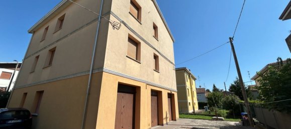 5-salle Appartement à Mirandola, Italy No. 271731 5