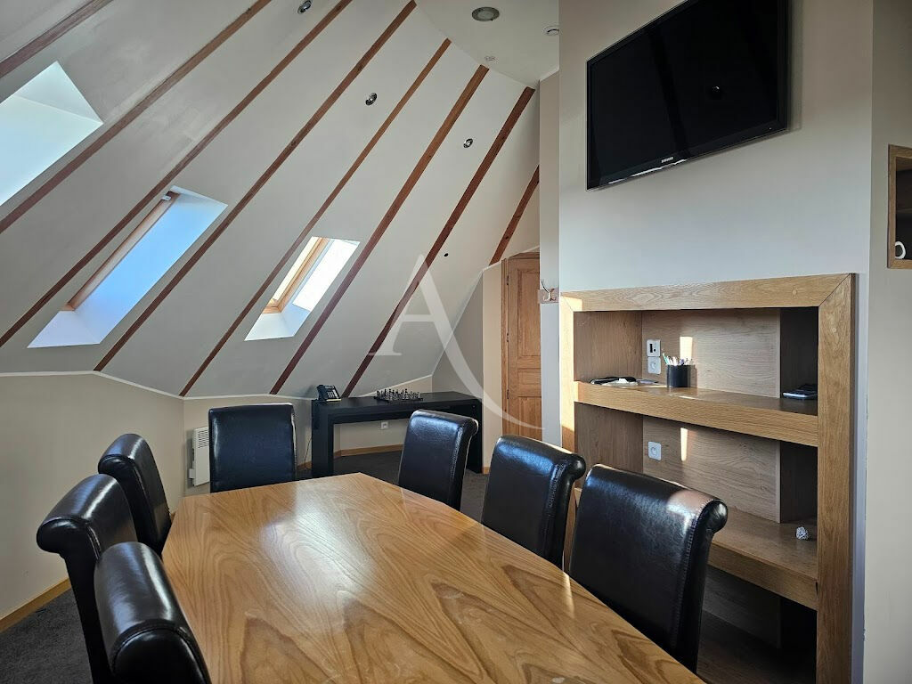 Oficina en Calais, France 318 m² No. 248621