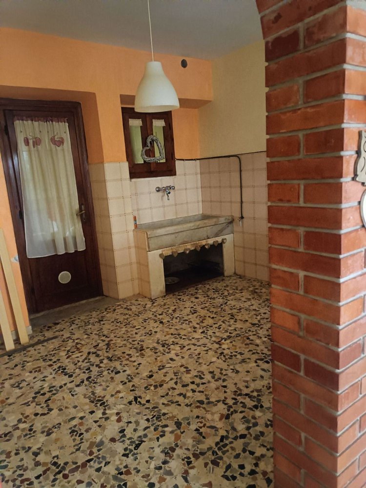 Дом с 5 комнатами в Камайоре, Италия № 117734