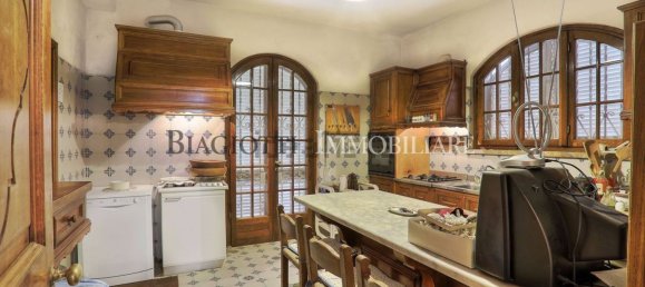12 bedrooms Villa in Livorno, Italy No. 379409 8