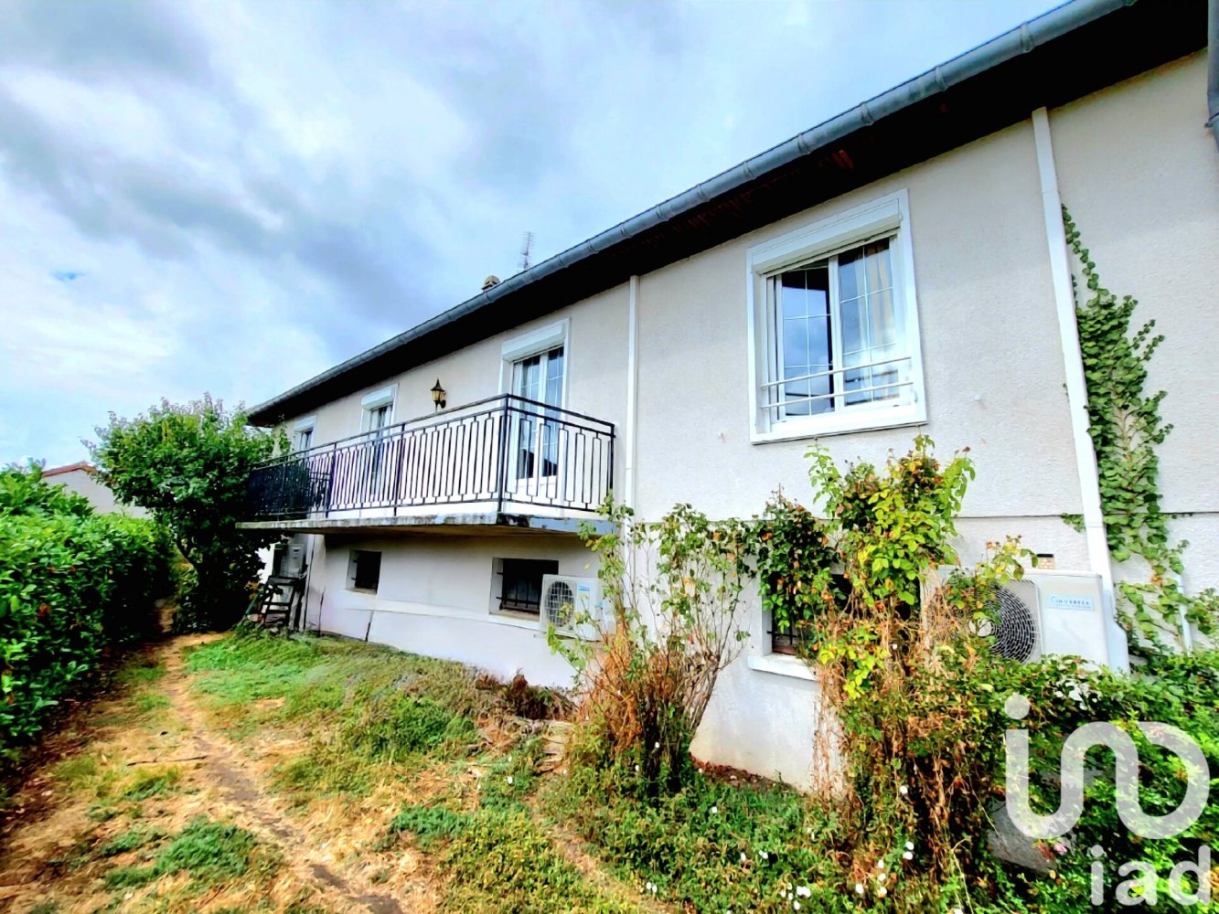 4 bedrooms House in Thure, France No. 321020