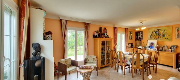 4 bedrooms House in Thure, France No. 321020 2