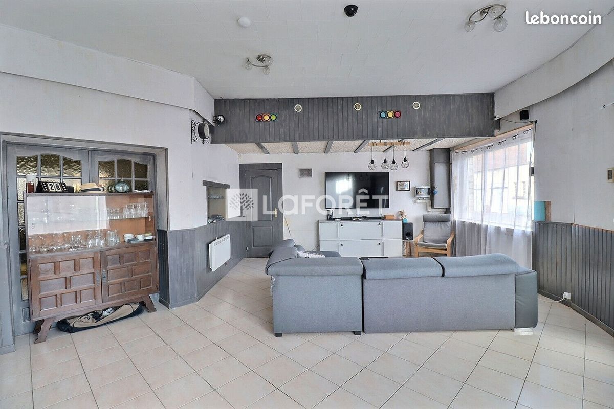 Casa de 4 dormitorios en Seclin, France No. 341593