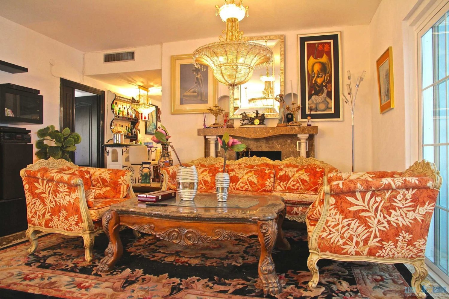 Apartamento de 4 dormitorios en Marbella, Spain No. 9918