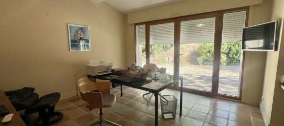 6 bedrooms Castles in Aix-en-Provence, France No. 298646 26