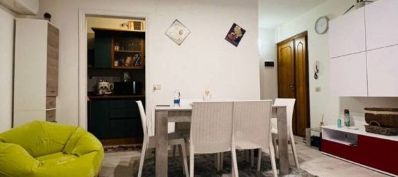 Apartamento de 2 dormitorios en Massa, Italy No. 278205 2