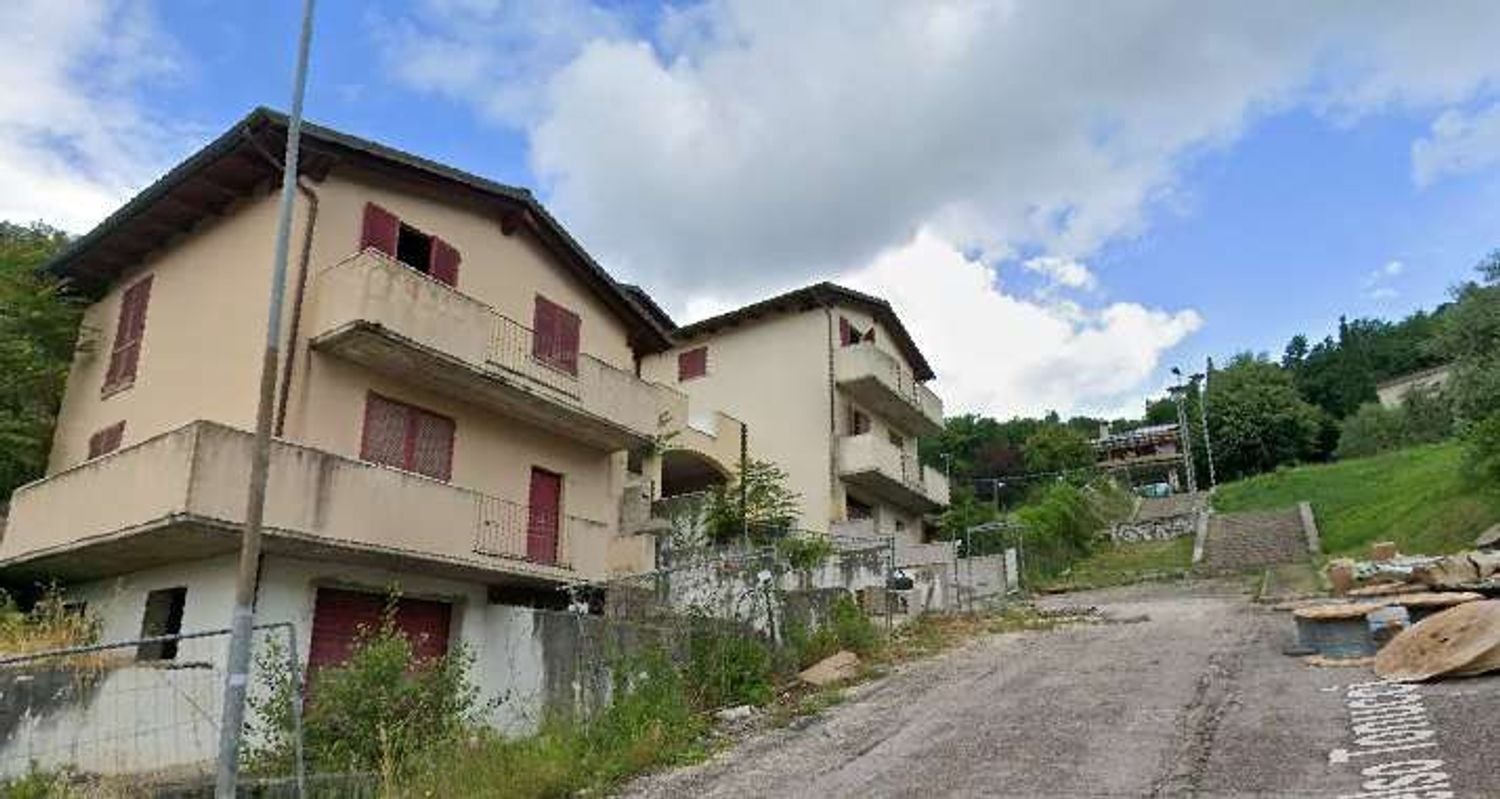 5 bedrooms Apartment in Fossombrone, Italy No. 400154