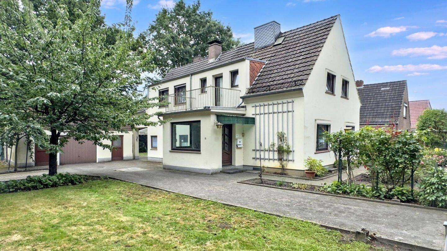 7 rooms Townhouse in Bremen, Germany No. 242697