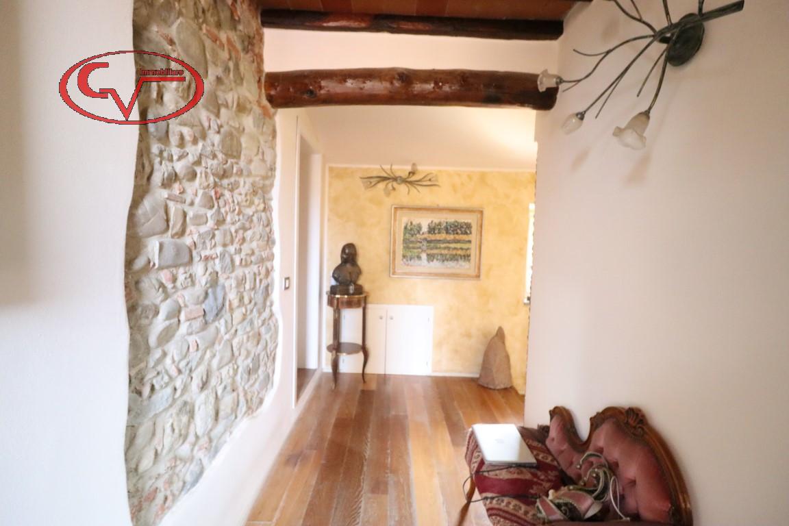 5 rooms Apartment in Laterina Pergine Valdarno, Italy No. 228190