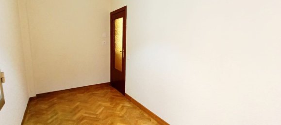 Apartamento de 3 dormitorios en Oviedo, Spain No. 151550 25