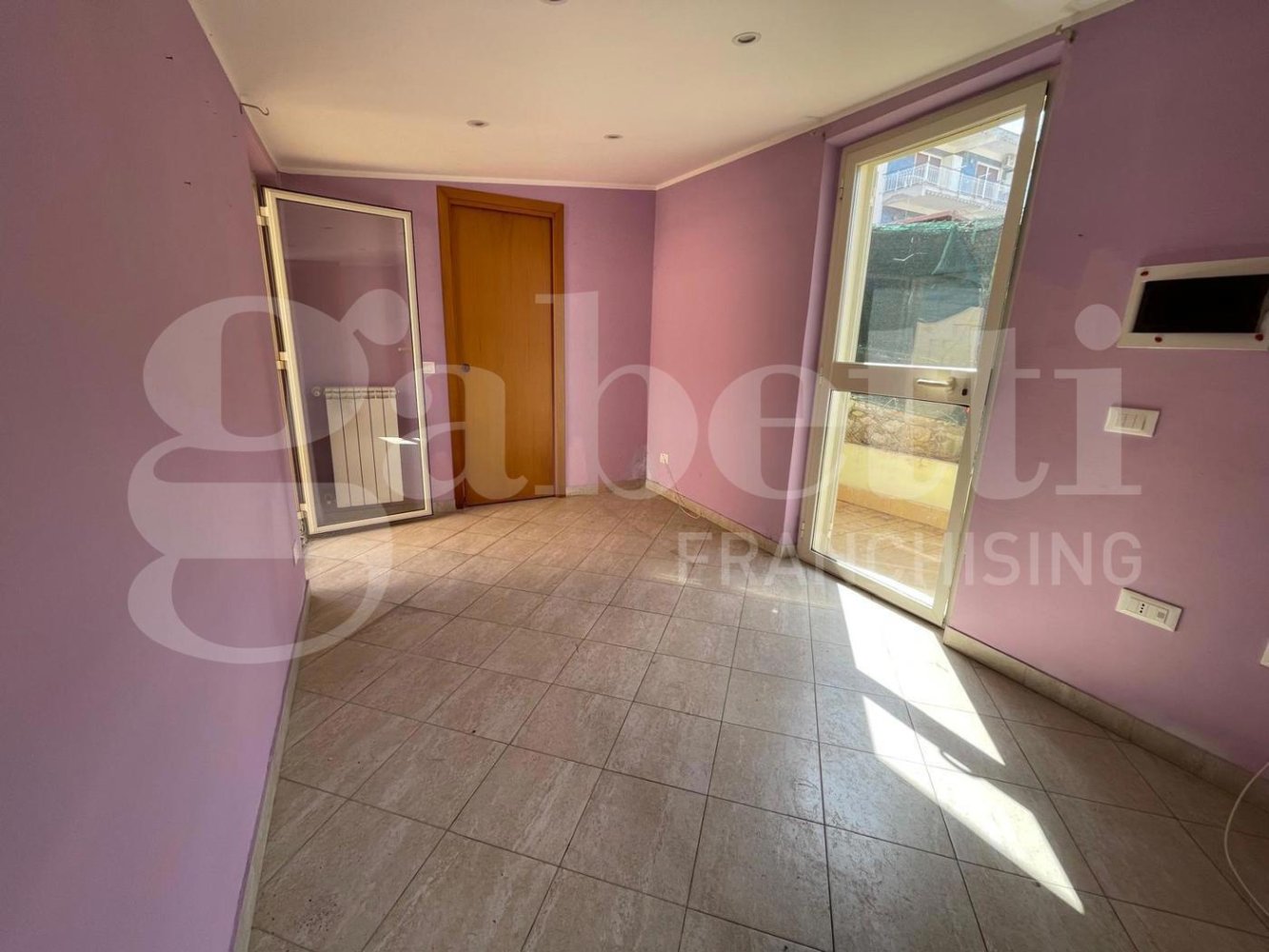 1 room Warehouse in Gaeta, Italy No. 324320