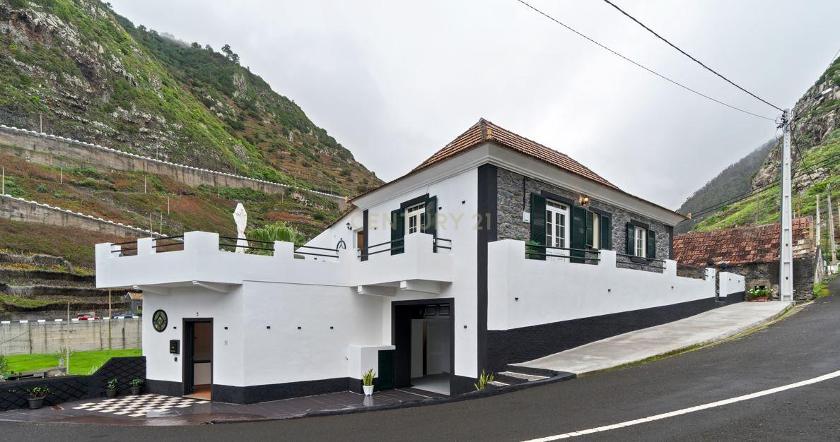 6 bedrooms Villa in Porto Moniz, Portugal No. 236803