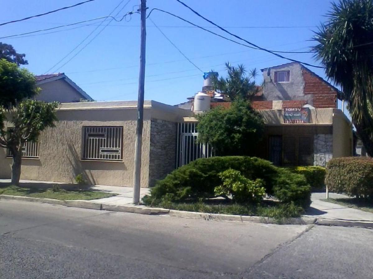 4 bedrooms House in Bermudez, Argentina No. 19299