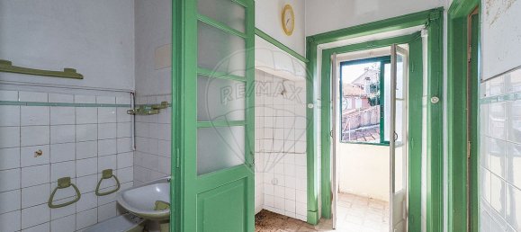 9 bedrooms Building in Lisbon, Portugal No. 86298 13