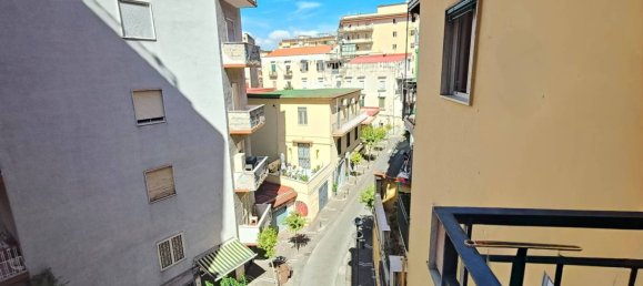 Apartamento de 2 dormitorios en Portici, Italy No. 350333 35