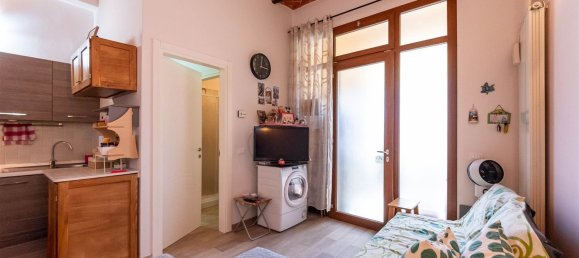 2 Schlafzimmer Wohnung in Pistoia, Italy, Nr. 365087 3