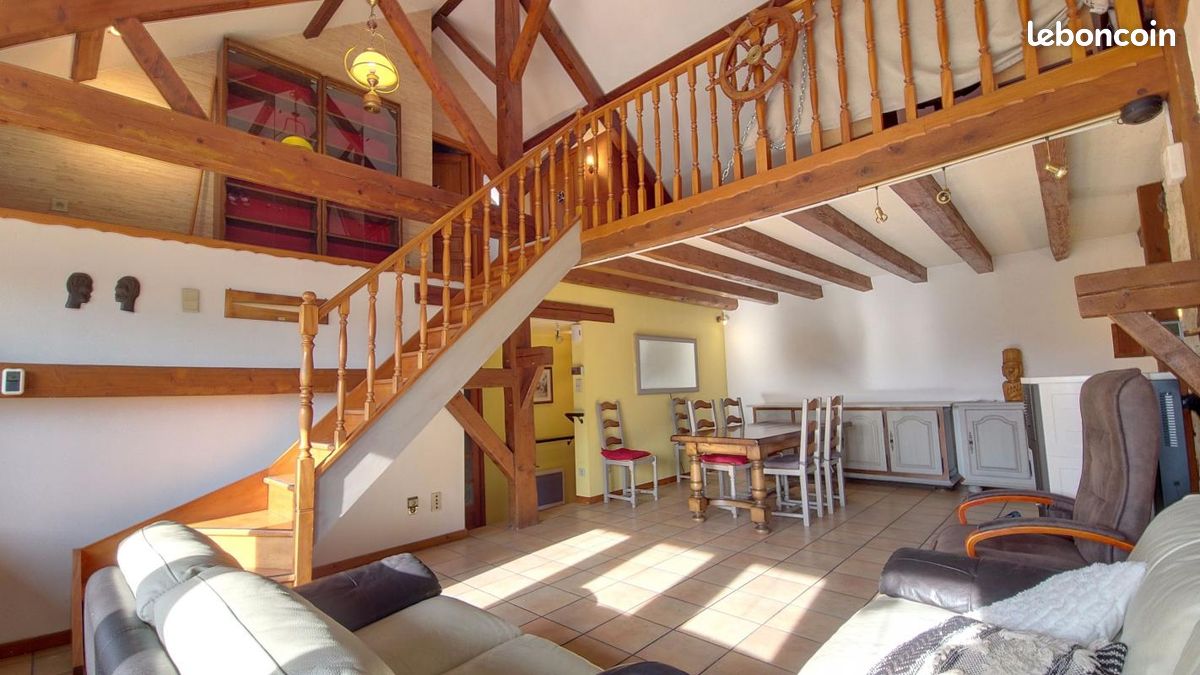 3 chambres Maison à Champdôtre, France No. 200465