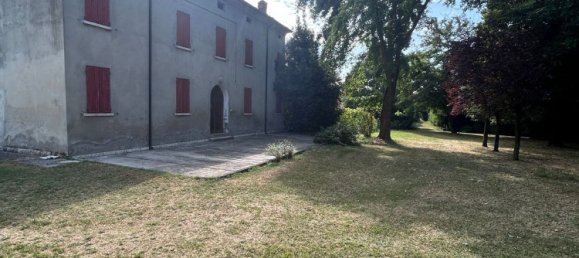 Casa de 5 habitaciónes en Suzzara, Italy No. 270307 2