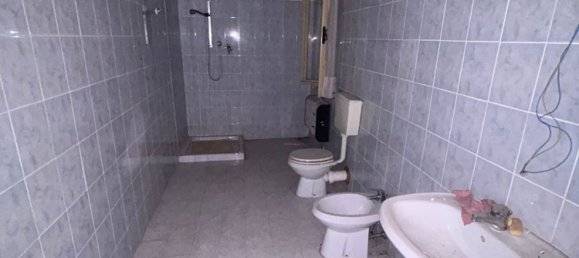 Casa de 5 habitaciónes en Suzzara, Italy No. 270307 7