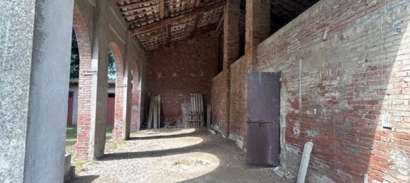 Casa de 5 habitaciónes en Suzzara, Italy No. 270307 4