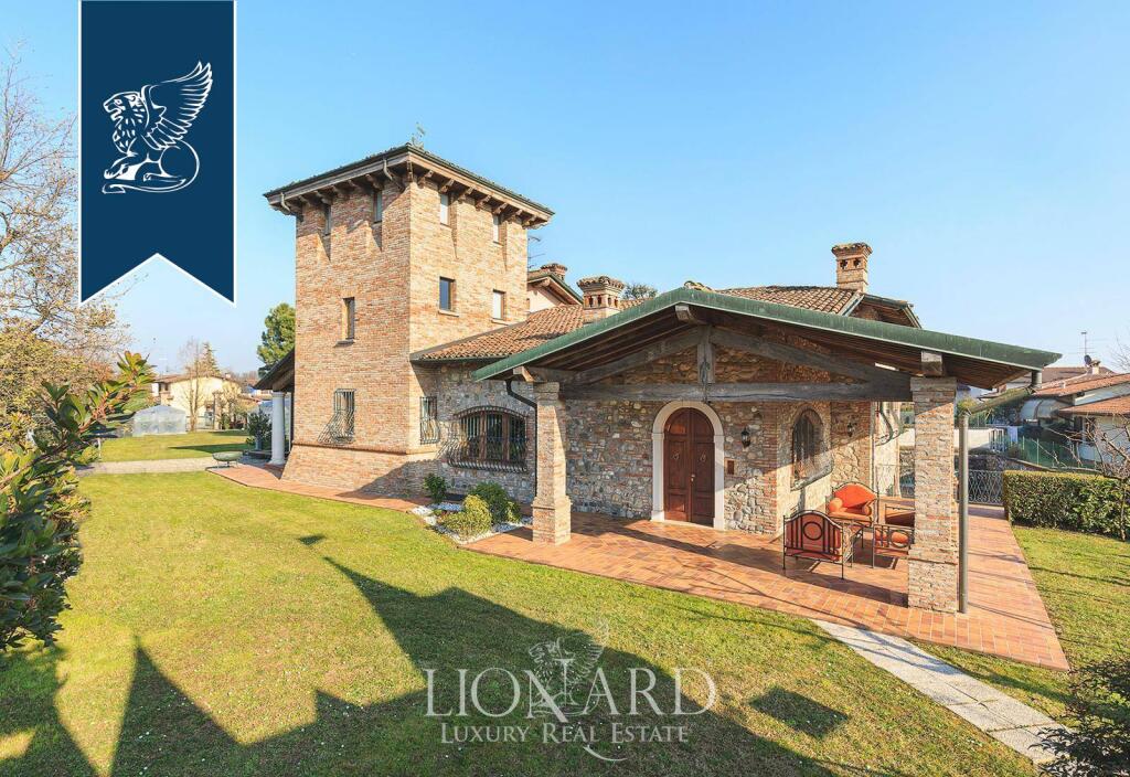 5 bedrooms Villa in Leno, Italy No. 354920