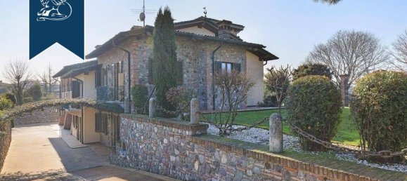 5 bedrooms Villa in Leno, Italy No. 354920 9