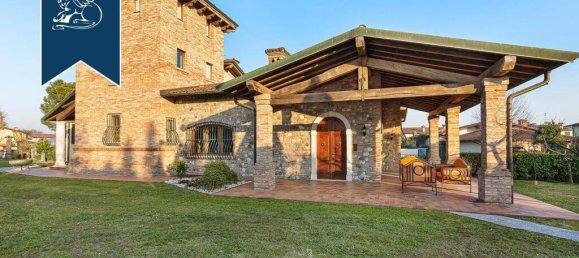 5 bedrooms Villa in Leno, Italy No. 354920 8