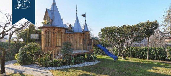 5 bedrooms Villa in Leno, Italy No. 354920 10