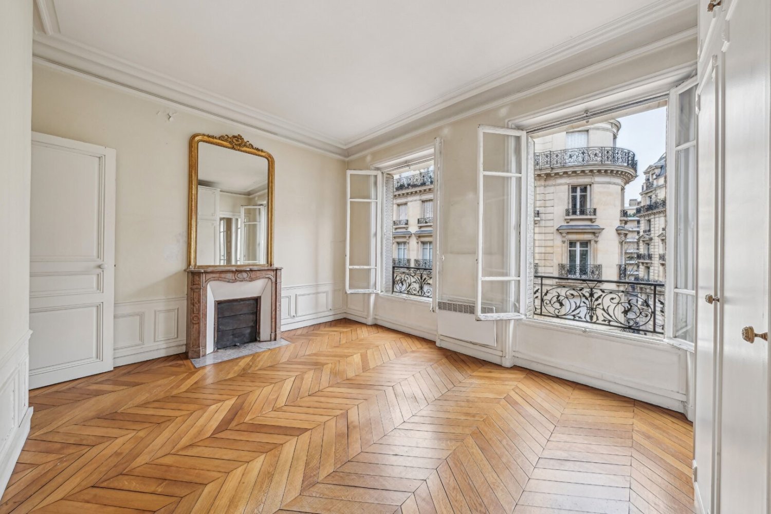 3 bedrooms Apartment in Paris, France No. 107820