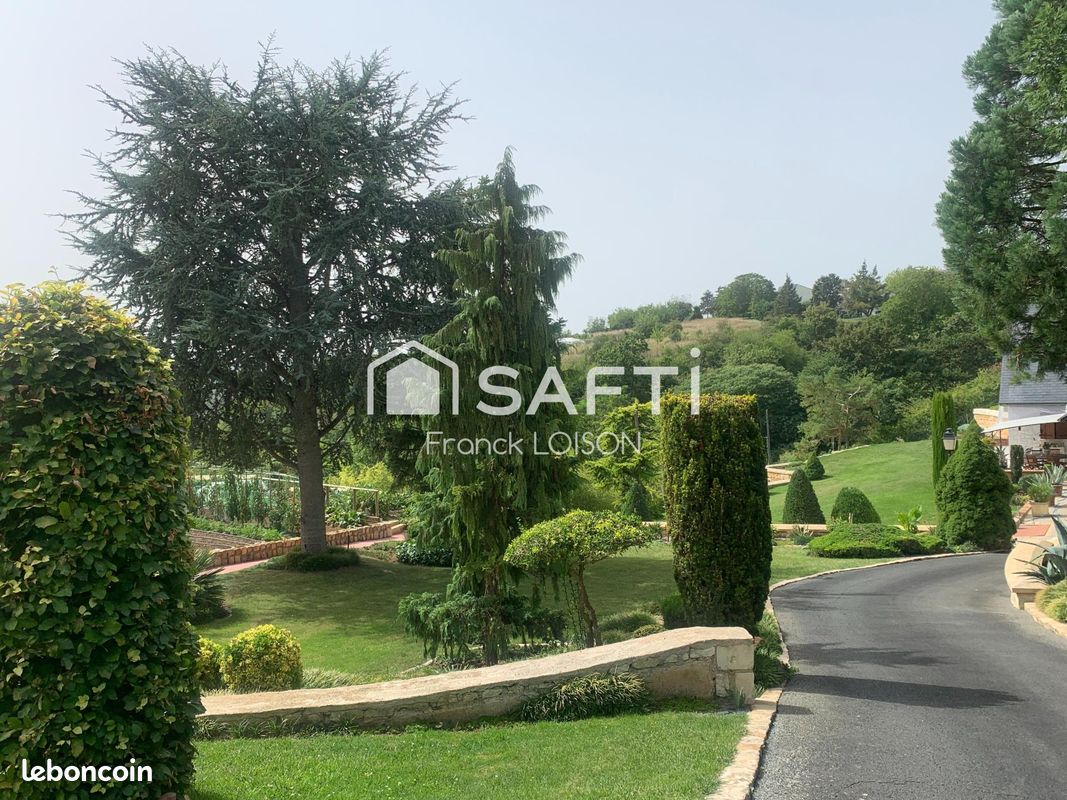 Casa de 6 dormitorios en Chinon, France No. 331048