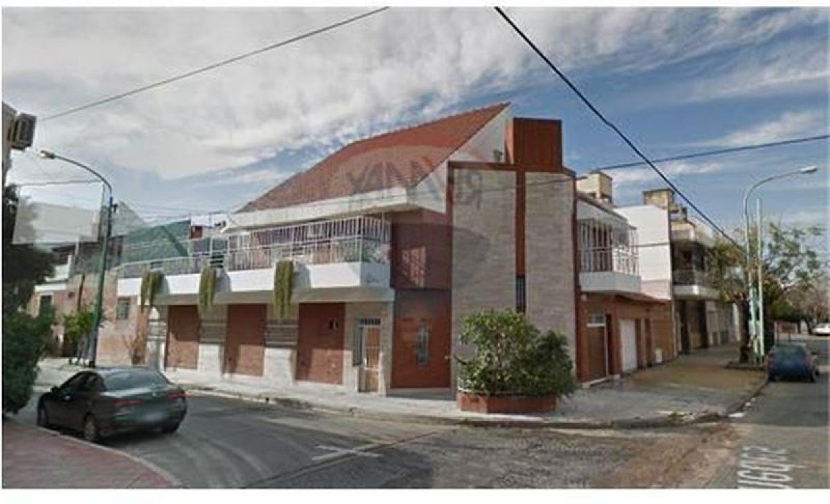 5 bedrooms House in Buenos Aires, Argentina No. 102325