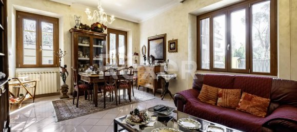 5 rooms Apartment in Rome, Italy No. 9725 2