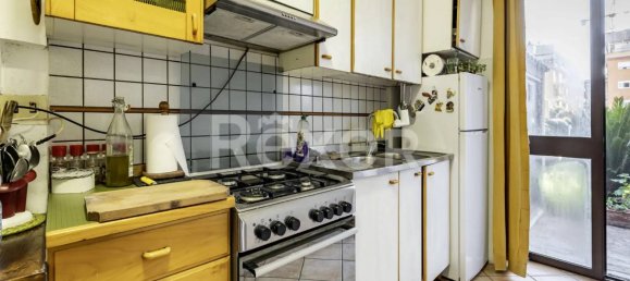 5 rooms Apartment in Rome, Italy No. 9725 5
