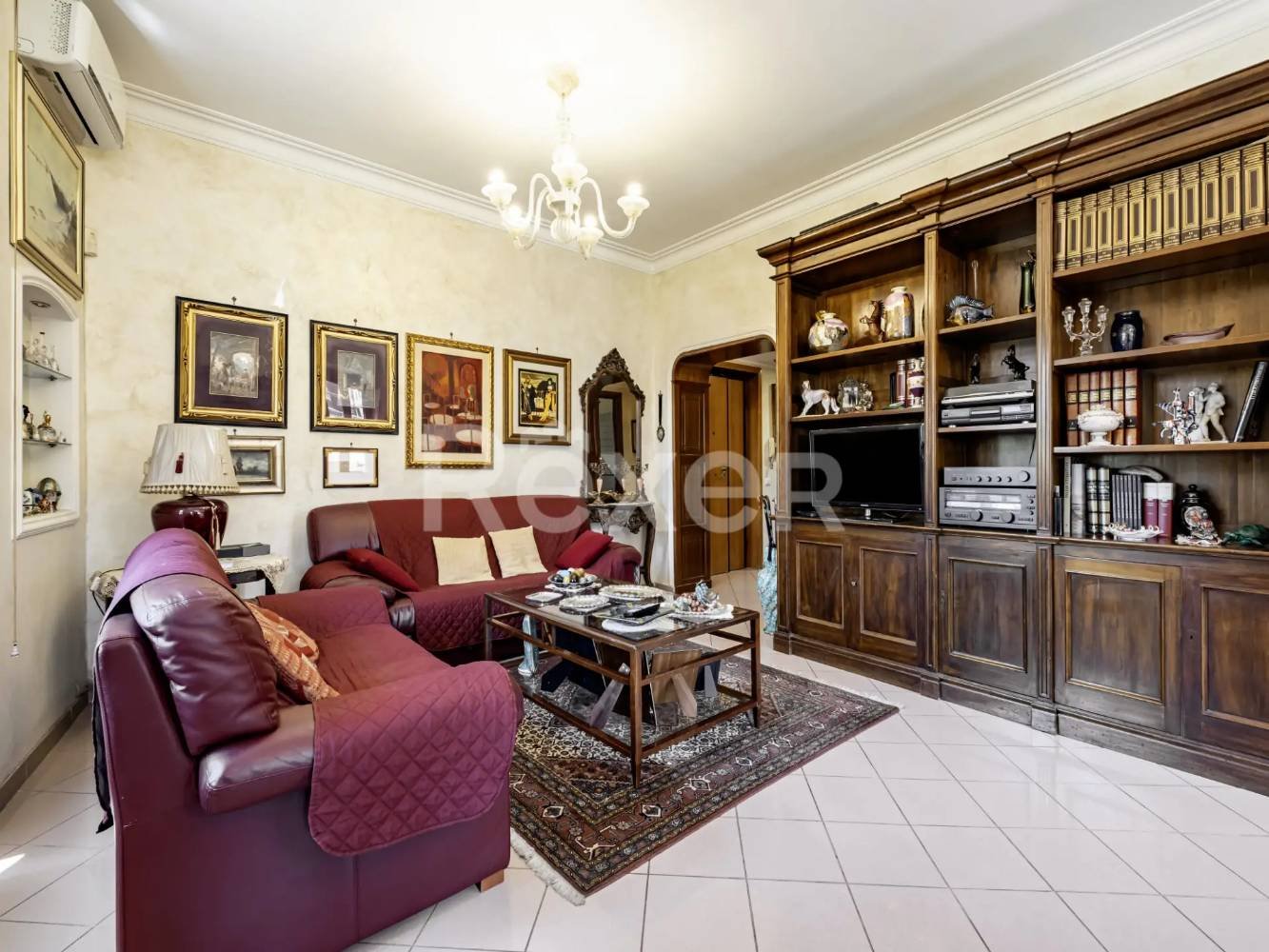 5 rooms Apartment in Rome, Italy No. 9725