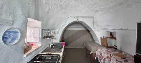 Дом с 4 комнатами в Остуни, Италия № 21093 6