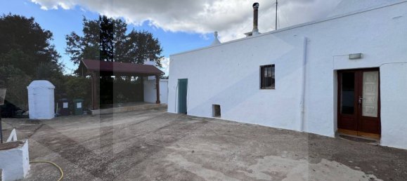 Дом с 4 комнатами в Остуни, Италия № 21093 3