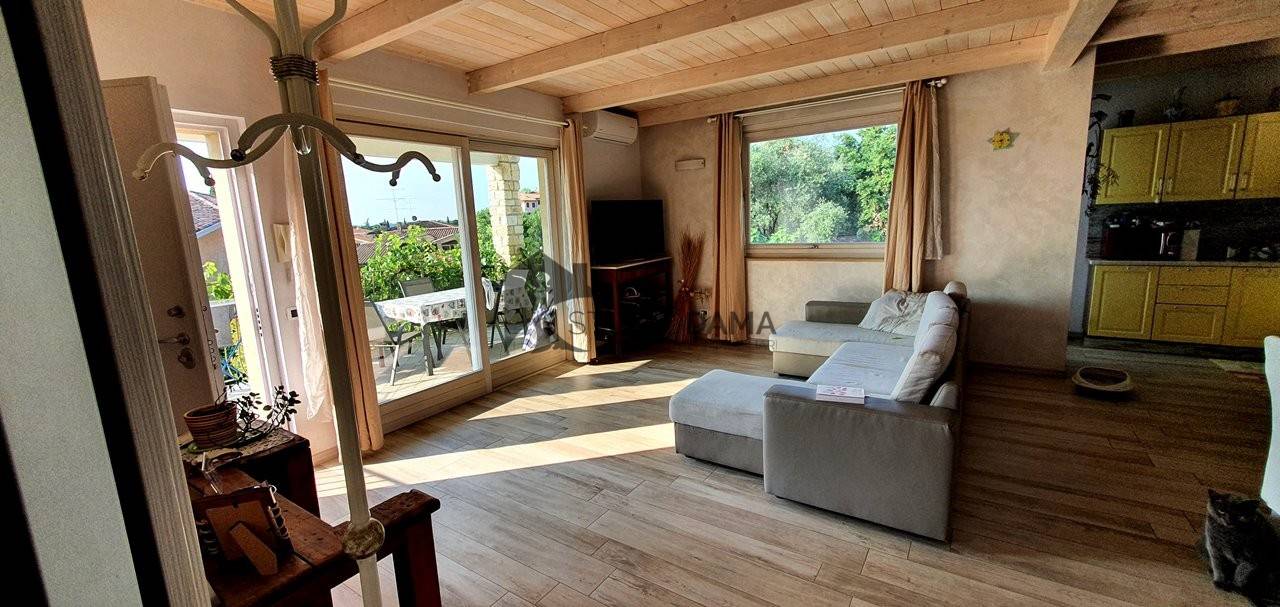 Villa de 2 dormitorios en Padenghe sul Garda, Italy No. 60555