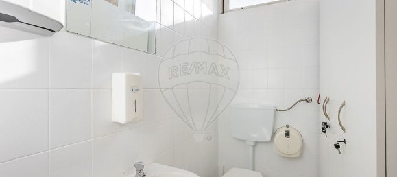 87m² Commercial property in Odivelas, Portugal No. 70708 12