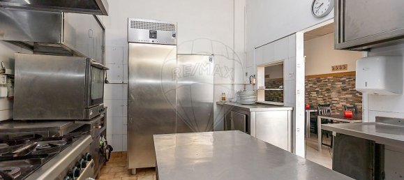 87m² Commercial property in Odivelas, Portugal No. 70708 9