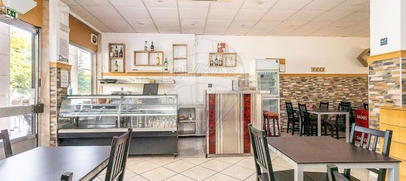 87m² Commercial property in Odivelas, Portugal No. 70708 4