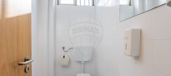 87m² Commercial property in Odivelas, Portugal No. 70708 11