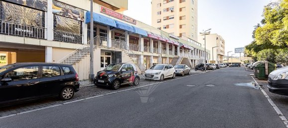87m² Commercial property in Odivelas, Portugal No. 70708 18