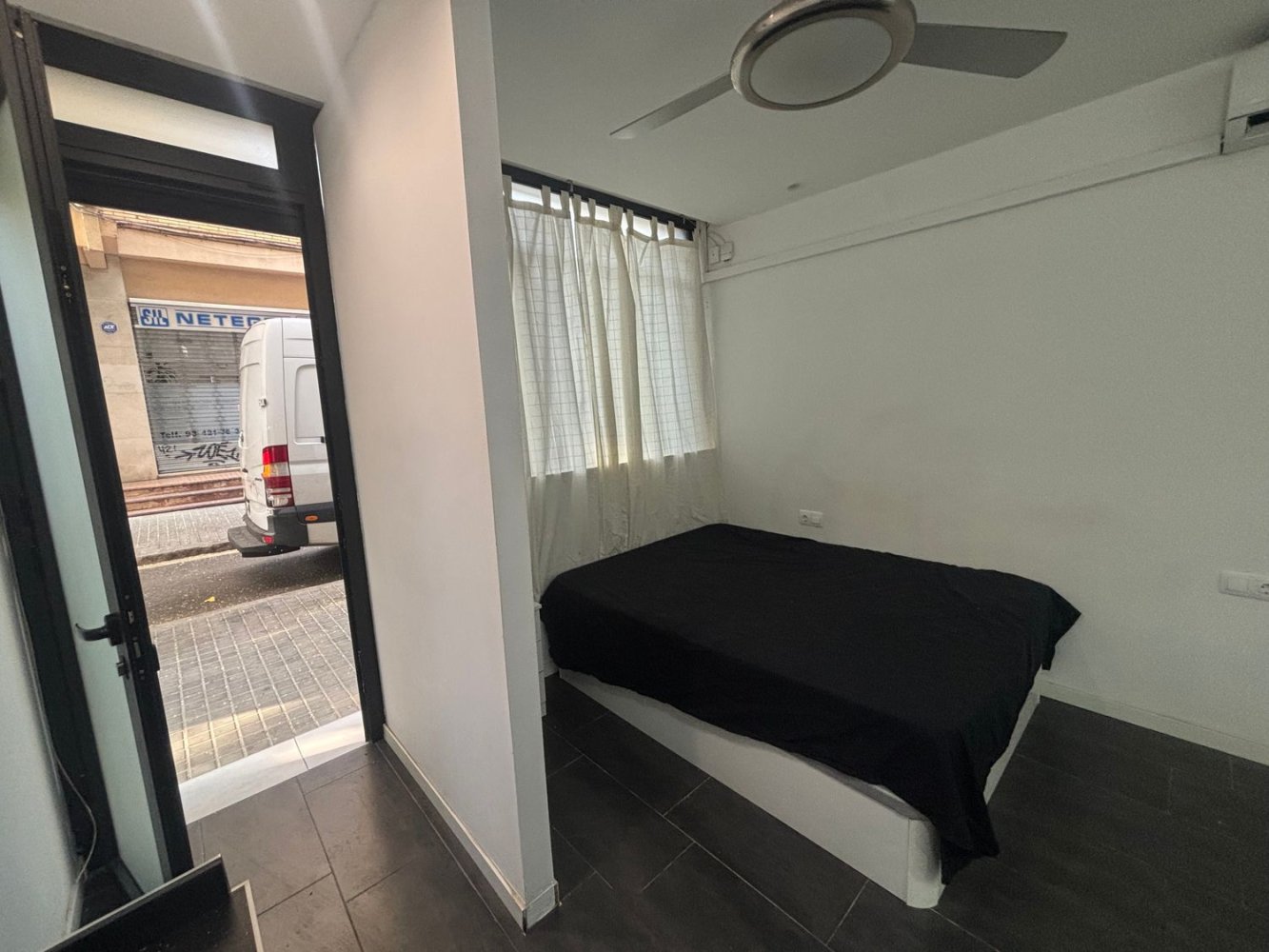 Коммерческая недвижимость 27м² в Сантс-Монтжуик, Испания № 167165