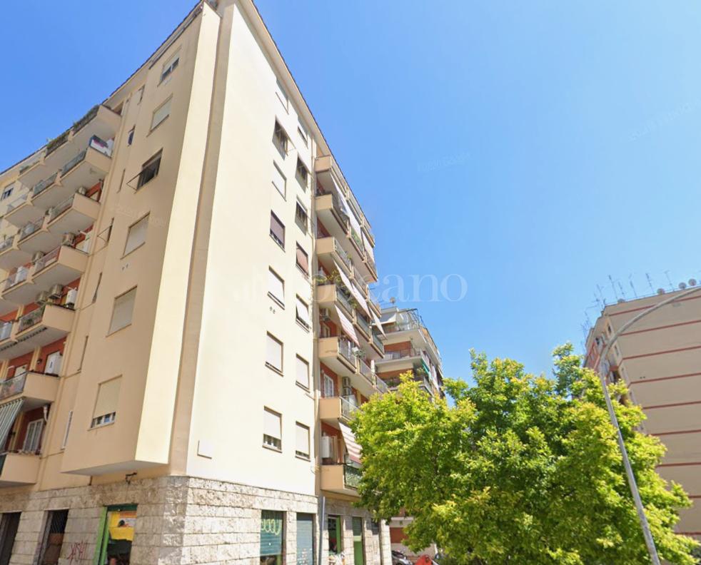 3 rooms Apartment in Rome, Italy No. 365399