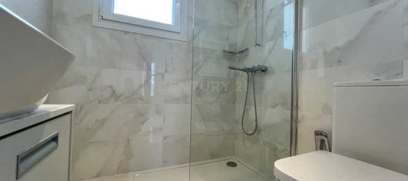 3 bedrooms Penthouse in Limassol, Cyprus No. 8649 5