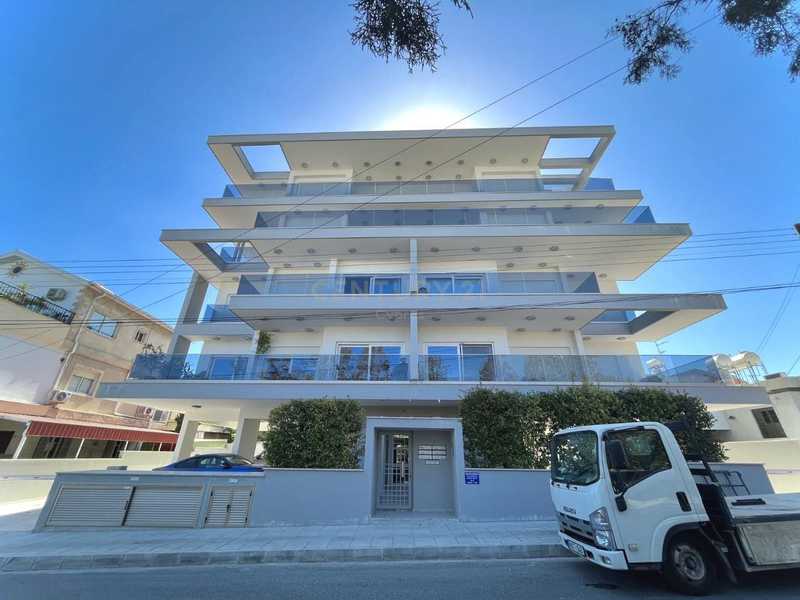 3 bedrooms Penthouse in Limassol, Cyprus No. 8649