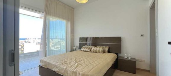 3 bedrooms Penthouse in Limassol, Cyprus No. 8649 2