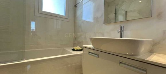 3 bedrooms Penthouse in Limassol, Cyprus No. 8649 3