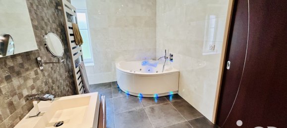 6 bedrooms House in Giraumont, France No. 246007 11